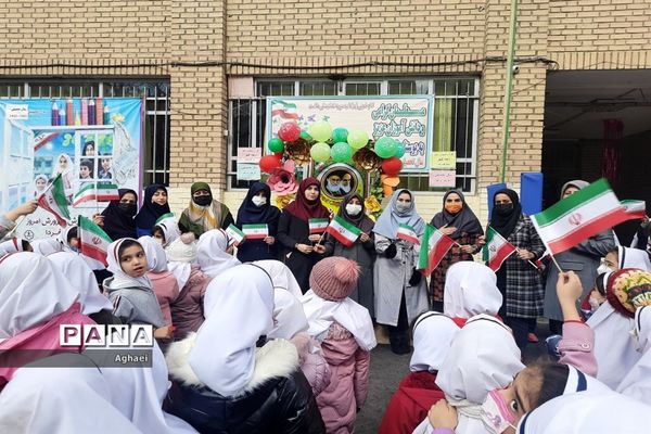 تقدیر از برندگان مسابقات فرهنگی-ورزشی در دبستان حقیقت منطقه ۱۳