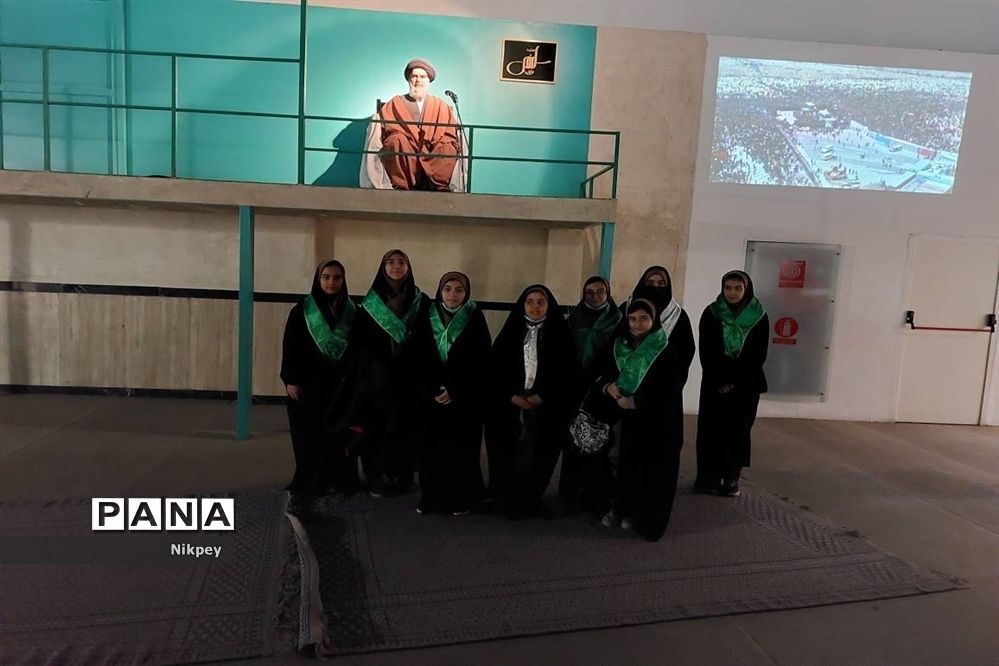 شرکت دانش‌آموزان دبیرستان شاهد حجاب منطقه ۱۳ در باغ موزه دفاع مقدس
