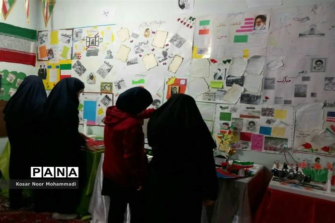 نمایشگاه مدرسه انقلاب در مدرسه آیتالله گلپایگانی اسلامشهر