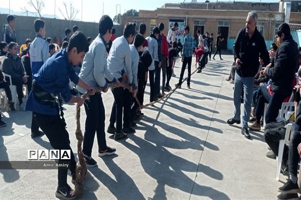 برگزاری جشن انقلاب در دبیرستان شهید باقری کاشمر