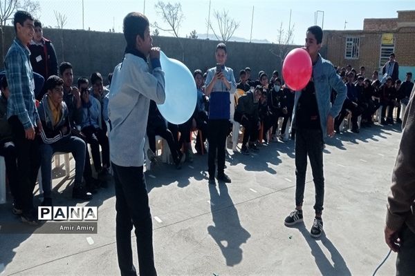 برگزاری جشن انقلاب در دبیرستان شهید باقری کاشمر