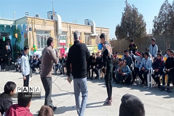 برگزاری جشن انقلاب در دبیرستان شهید باقری کاشمر