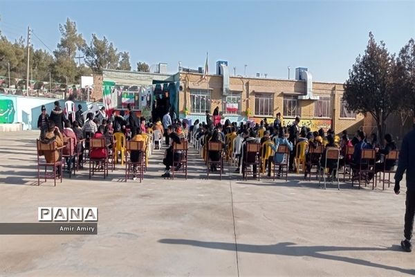 برگزاری جشن انقلاب در دبیرستان شهید باقری کاشمر