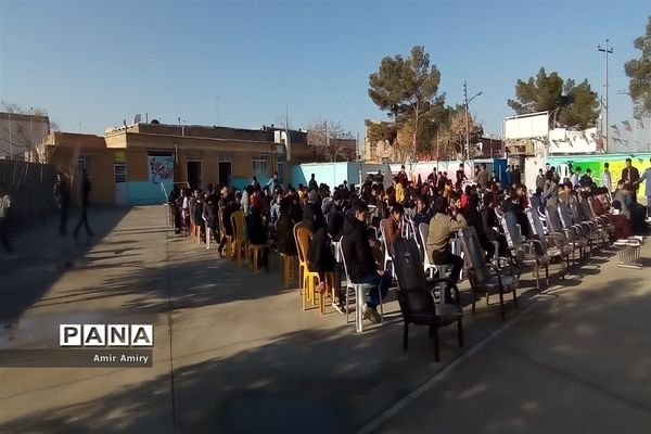 برگزاری جشن انقلاب در دبیرستان شهید باقری کاشمر