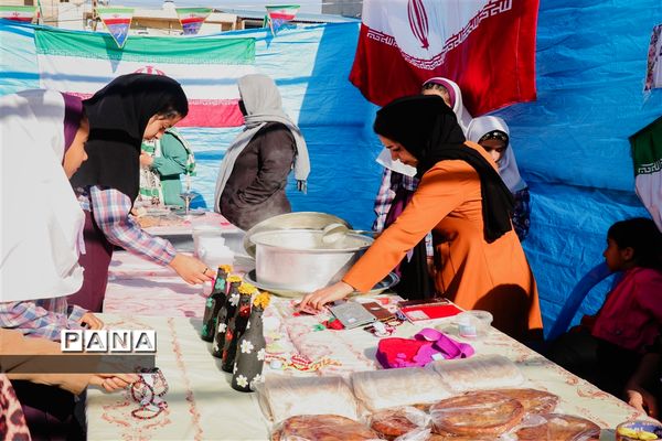 نمایشگاه و کارگاه آموزشی فرزندان ایران در مدارس امیدیه