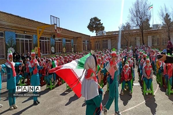 برگزاری جشن انقلاب در مدارس آباده