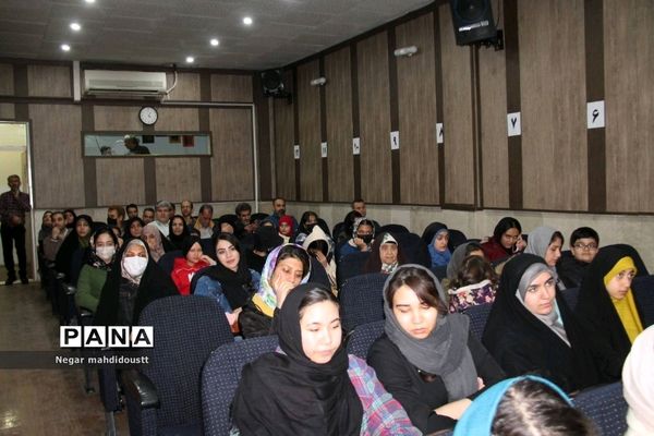 تجلیل از برگزیدگان جشنواره نوجوونیم در منطقه ١٨