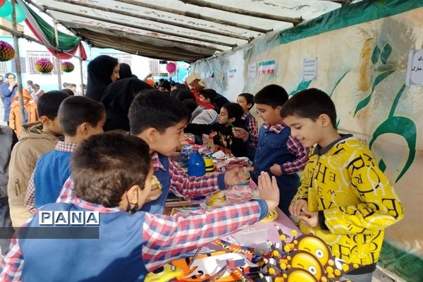 برگزاری بازارچه از دست‌سازه‌های دانش‌آموزان در دبستان پسرانه امامت