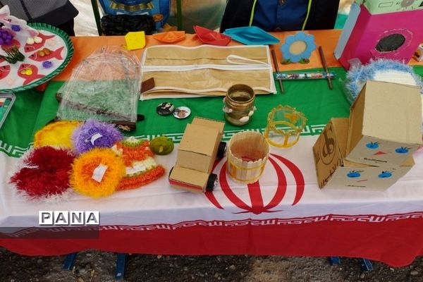 برگزاری بازارچه از دست‌سازه‌های دانش‌آموزان در دبستان پسرانه امامت