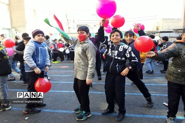 جشن انقلاب و بازگشایی آزمایشگاه دبستان شهید ناصریان منطقه ۱۰