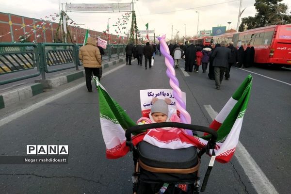 حضور همه نسل‌های انقلاب در چهل و چهارمین سالگرد پیروزی انقلاب اسلامی