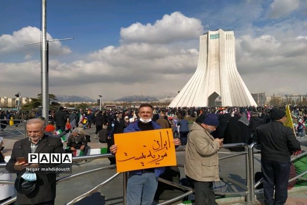 حضور همه نسل‌های انقلاب در چهل و چهارمین سالگرد پیروزی انقلاب اسلامی