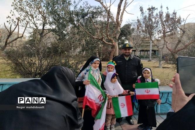 حضور همه نسلهای انقلاب در چهل و چهارمین سالگرد پیروزی انقلاب اسلامی