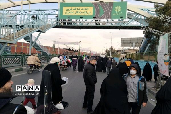 حضور همه نسل‌های انقلاب در چهل و چهارمین سالگرد پیروزی انقلاب اسلامی