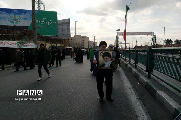 حضور همه نسل‌های انقلاب در چهل و چهارمین سالگرد پیروزی انقلاب اسلامی