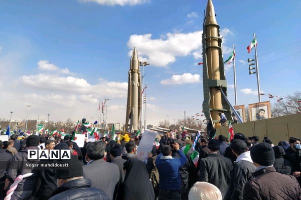 حضور همه نسل‌های انقلاب در چهل و چهارمین سالگرد پیروزی انقلاب اسلامی