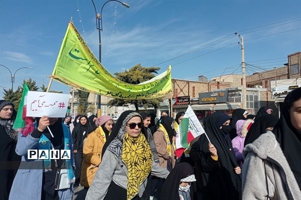 حضور پرشور دانش‌‎آموزان پیشتاز طارمی در راهپیمایی ۲۲ بهمن