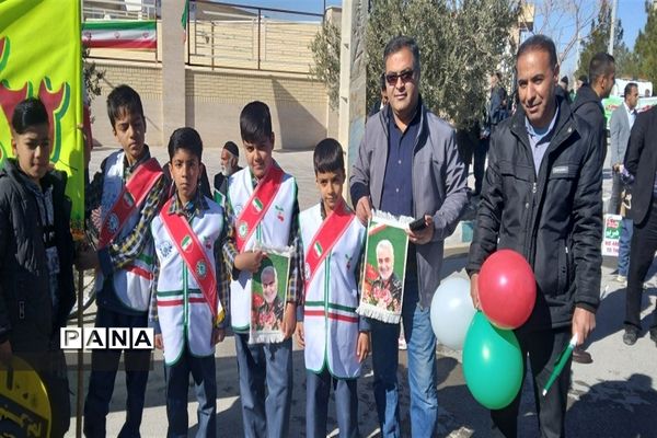 حضور پرشور دانش‌آموزان ابرکوهی در راهپیمایی ۲۲ بهمن