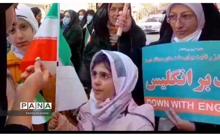 دانش‌آموزان و مسئولان شهرستان فیروزکوه دلیل حضور خودرا در راهپیمایی ۲۲بهمن اعلام کردند/فیلم