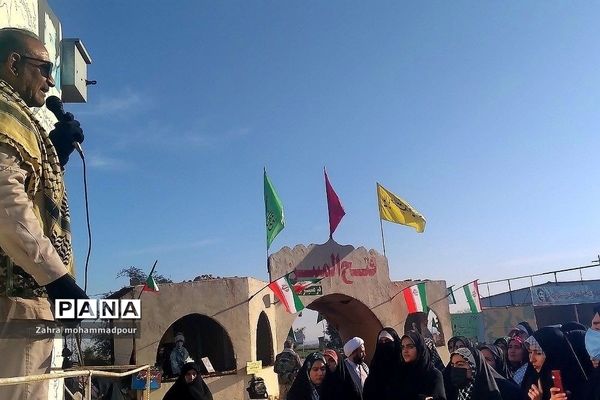 تجدید پیمان دانش‌آموزان بهارستانی با شهدای فتح المبین در اردوی راهیان نور