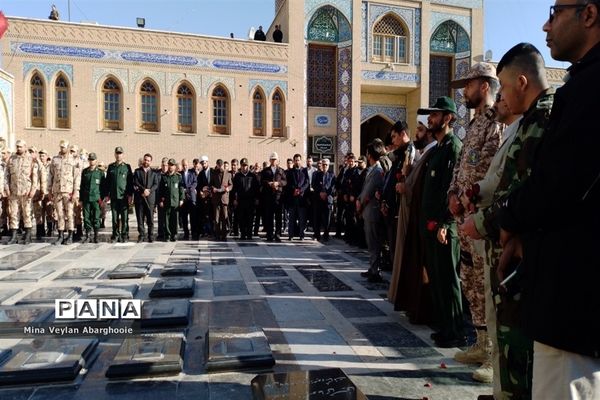 گلباران مزار شهدا در صحن مطهر حضرت جعفربن موسی الکاظم علیه السلام شهرستان پیشوا