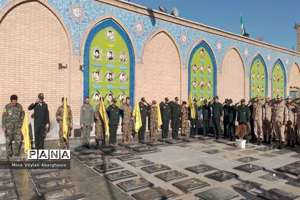 گلباران مزار شهدا در صحن مطهر حضرت جعفربن موسی الکاظم علیه السلام شهرستان پیشوا