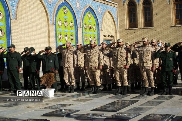 گلباران مزار شهدا در صحن مطهر حضرت جعفربن موسی الکاظم علیه السلام شهرستان پیشوا