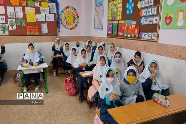 برگزاری  جشن ۴۴ سالگی انقلاب در دبستان فیروزه منطقه ۱۳