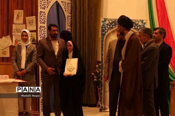 برگزاری محفل انس با ثقلین به‌مناسبت دهه فجر انقلاب اسلامی در اردکان