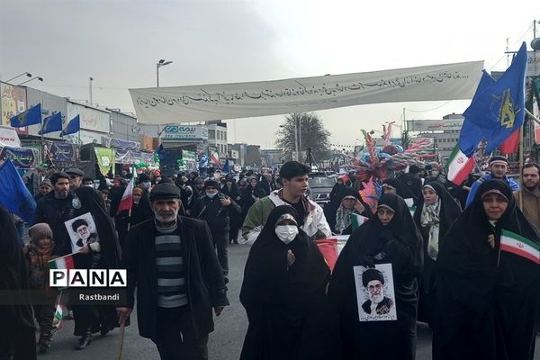 حضور گسترده اقشار مردم در راهپیمایی ۲۲ بهمن