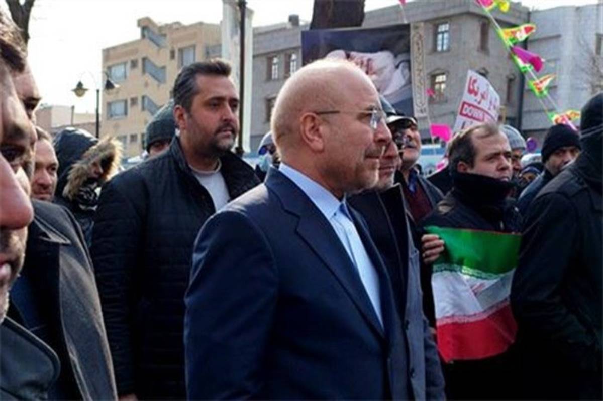 مردم با حضور در راهپیمایی ۲۲ بهمن از عزت و قدرت نظام مقدس جمهوری اسلامی دفاع کردند