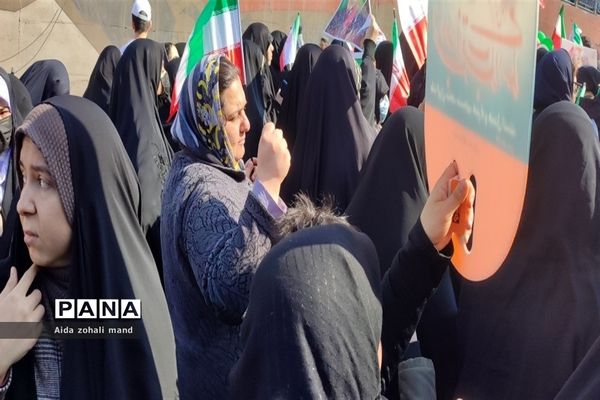 راهپیمایی با شکوه ۲۲ بهمن در شهرستان رباط‌کریم