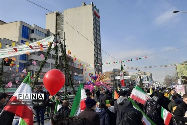حضور دانش‌آموزان در راهپیمایی 22 بهمن چهل و چهارمین سالروز پیروزی انقلاب اسلامی