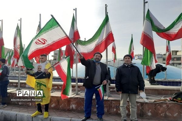 حضور دانش‌آموزان در راهپیمایی 22 بهمن چهل و چهارمین سالروز پیروزی انقلاب اسلامی