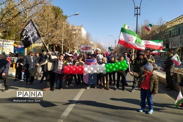 اقتدار باشکوه مردم کاشمر در راهپیمایی ۲۲ بهمن