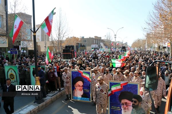 اقتدار باشکوه مردم کاشمر در راهپیمایی ۲۲ بهمن