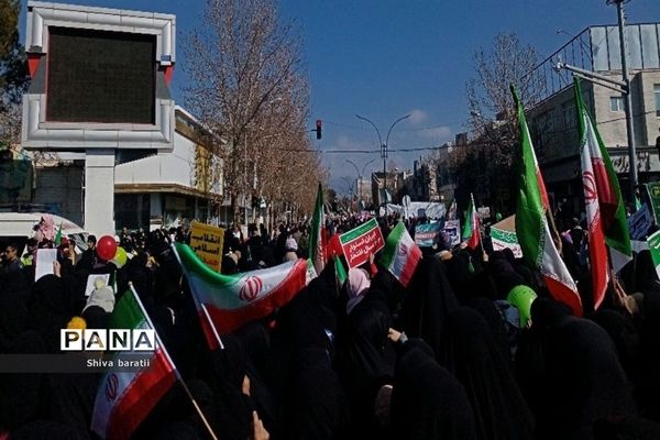 اقتدار باشکوه مردم کاشمر در راهپیمایی ۲۲ بهمن
