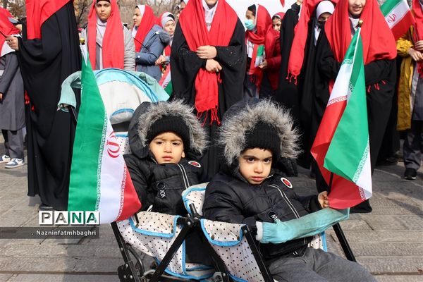حضور مردم قزوین در راهپیمایی ۲۲ بهمن