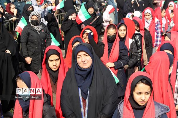 حضور مردم قزوین در راهپیمایی ۲۲ بهمن