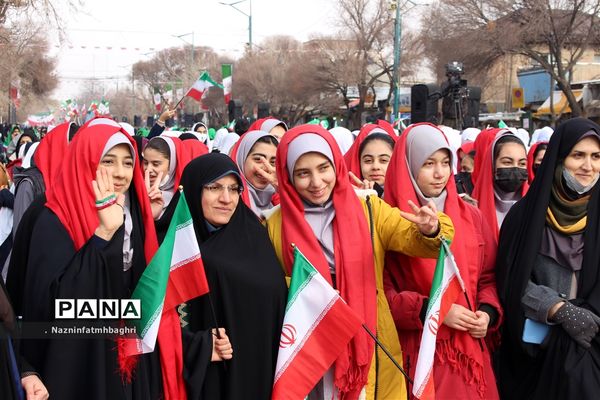حضور مردم قزوین در راهپیمایی ۲۲ بهمن