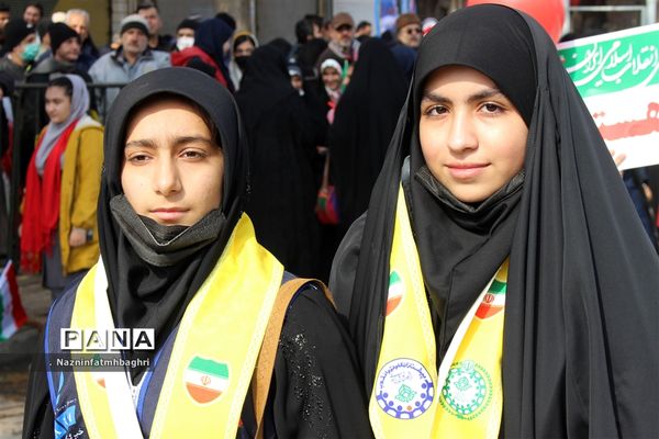 حضور مردم قزوین در راهپیمایی ۲۲ بهمن