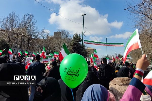 حضور پرشور مردم رودهن در راهپیمایی ۲۲ بهمن
