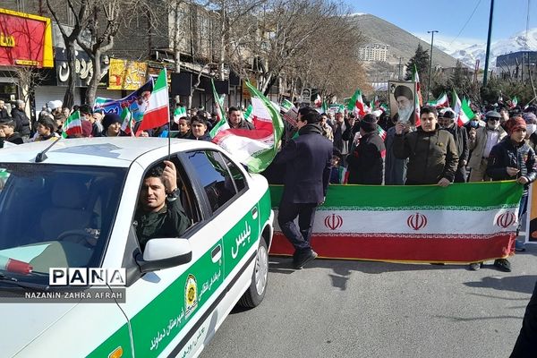 حضور پرشور مردم رودهن در راهپیمایی ۲۲ بهمن