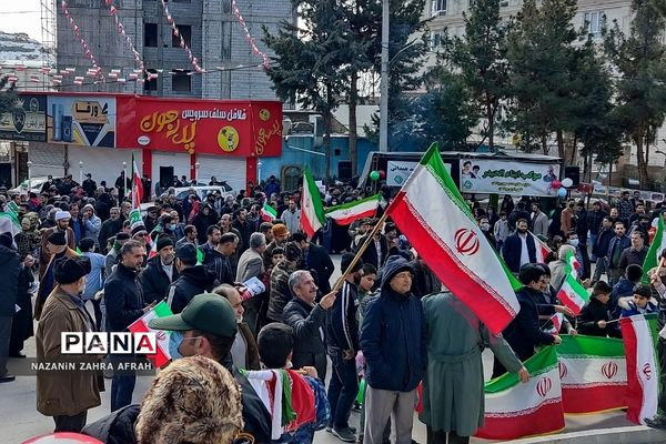 حضور پرشور مردم رودهن در راهپیمایی ۲۲ بهمن