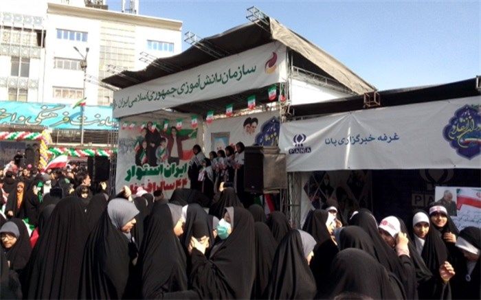 روایت دانش‌آموز خبرنگار پانا از شور و اشتیاق دهه هشتادی‌ها در راهپیمایی 22 بهمن