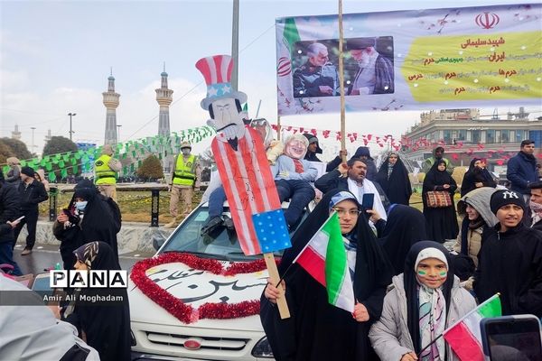 راهپیمایی پرشکوه چهل و چهارمین سالروز پیروزی انقلاب اسلامی زیر بارش برف