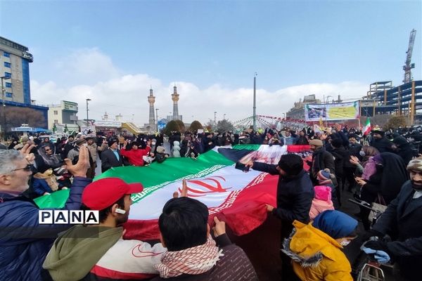 راهپیمایی پرشکوه چهل و چهارمین سالروز پیروزی انقلاب اسلامی زیر بارش برف