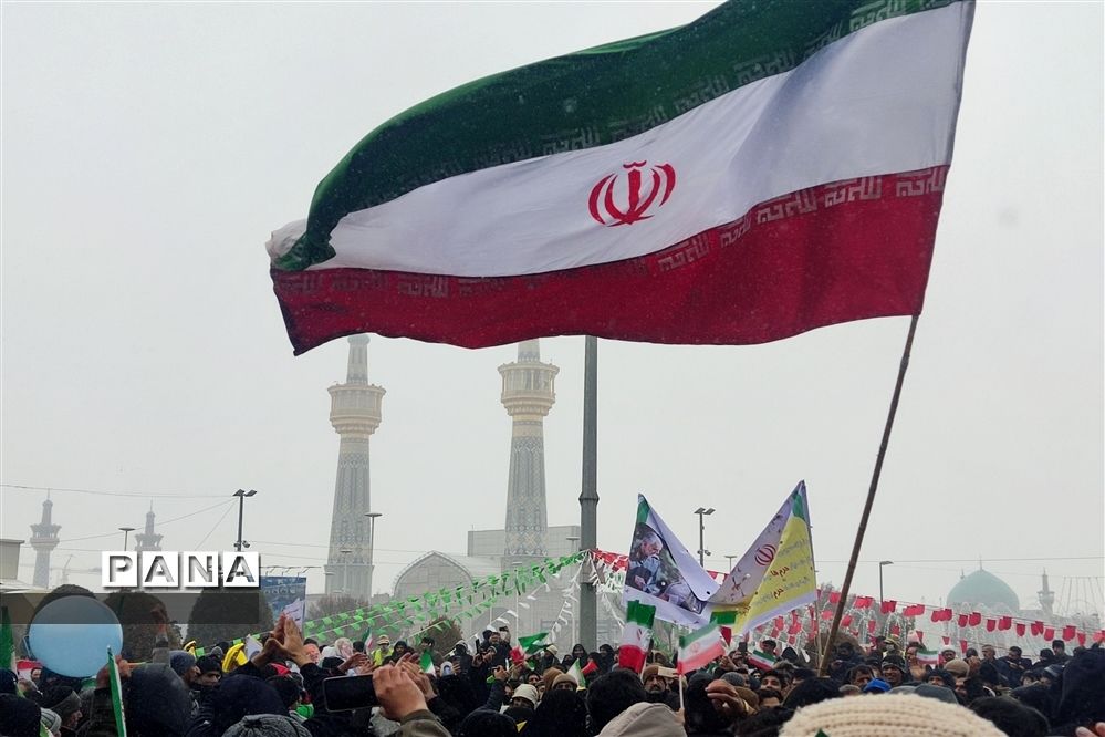 راهپیمایی پرشکوه چهل و چهارمین سالروز پیروزی انقلاب اسلامی زیر بارش برف