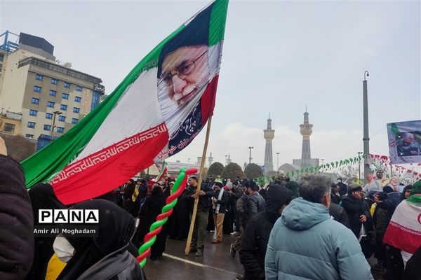 راهپیمایی پرشکوه چهل و چهارمین سالروز پیروزی انقلاب اسلامی زیر بارش برف