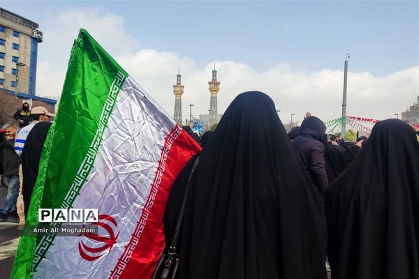 راهپیمایی پرشکوه چهل و چهارمین سالروز پیروزی انقلاب اسلامی زیر بارش برف